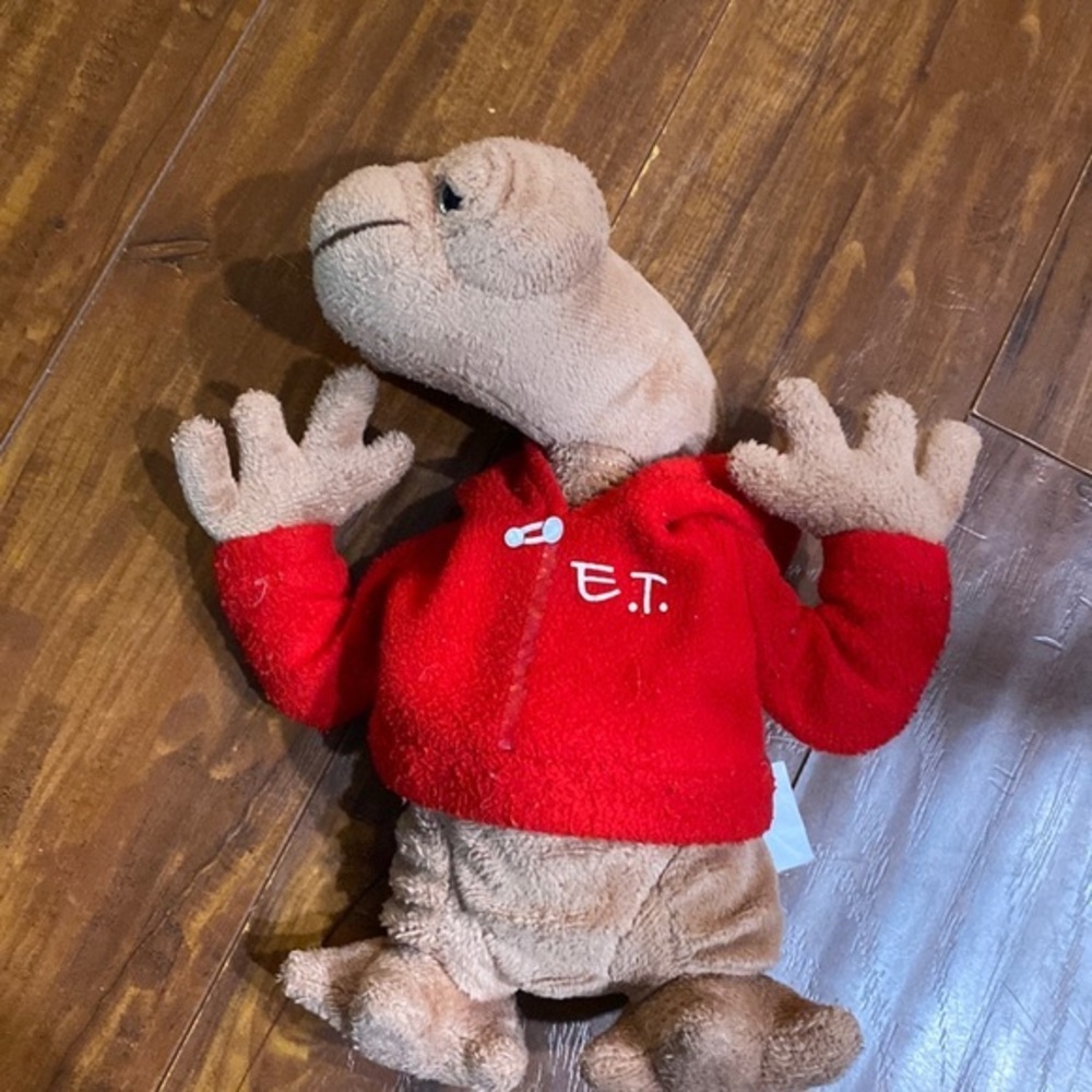 E.T The Extra‎ Terrestrial in red hoodie Universal Studios plush